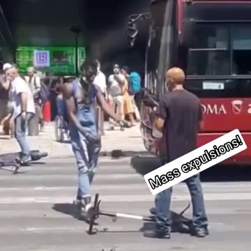 Cultural enricher blocks traffic in Rome because he wants money to let cars pass. 🥴