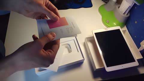 Unpacking the new ipad 2018