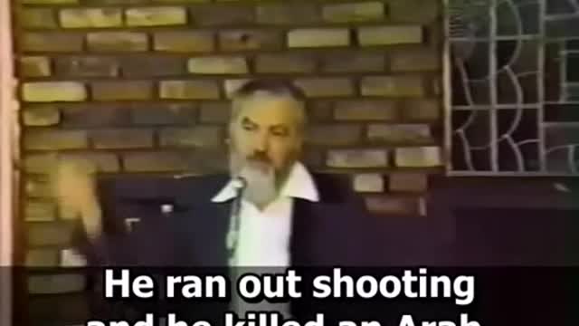 Rabbi Kahane gives a speech at Congregation Sha'ar Shamayim
