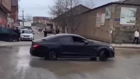 Craziest spin I've ever seen a Mercedes Benz pull