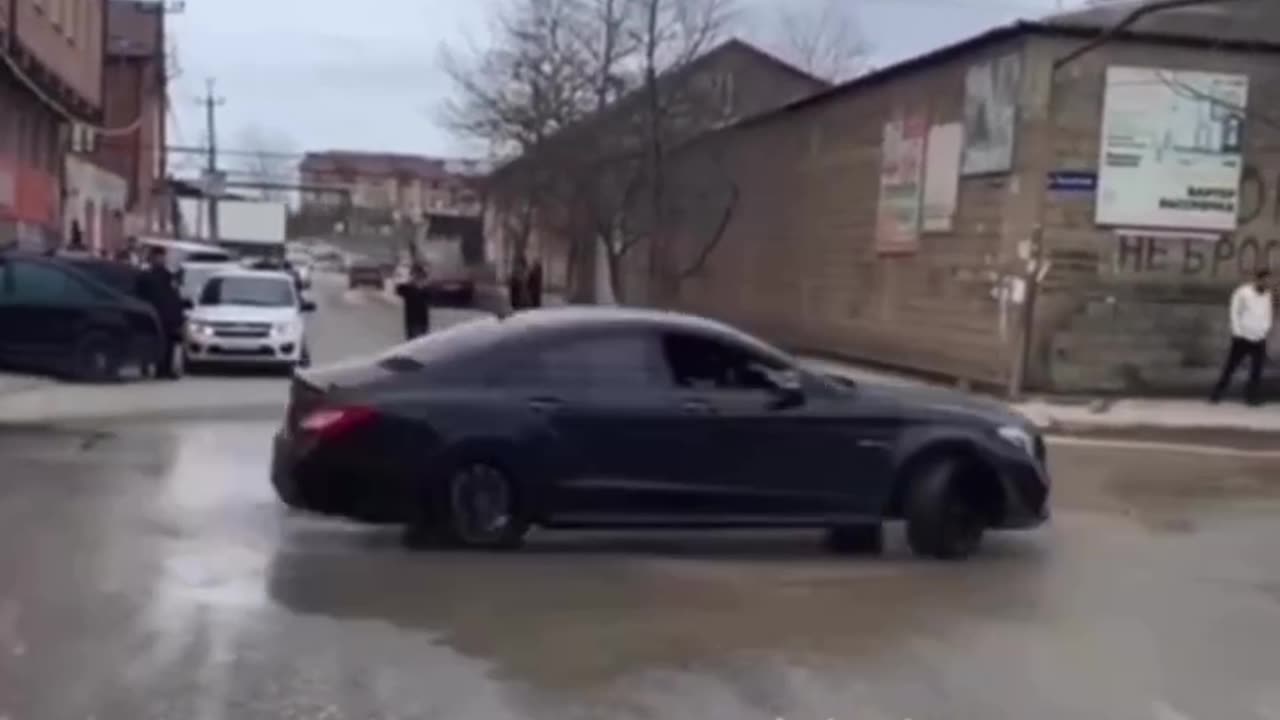 Craziest spin I've ever seen a Mercedes Benz pull