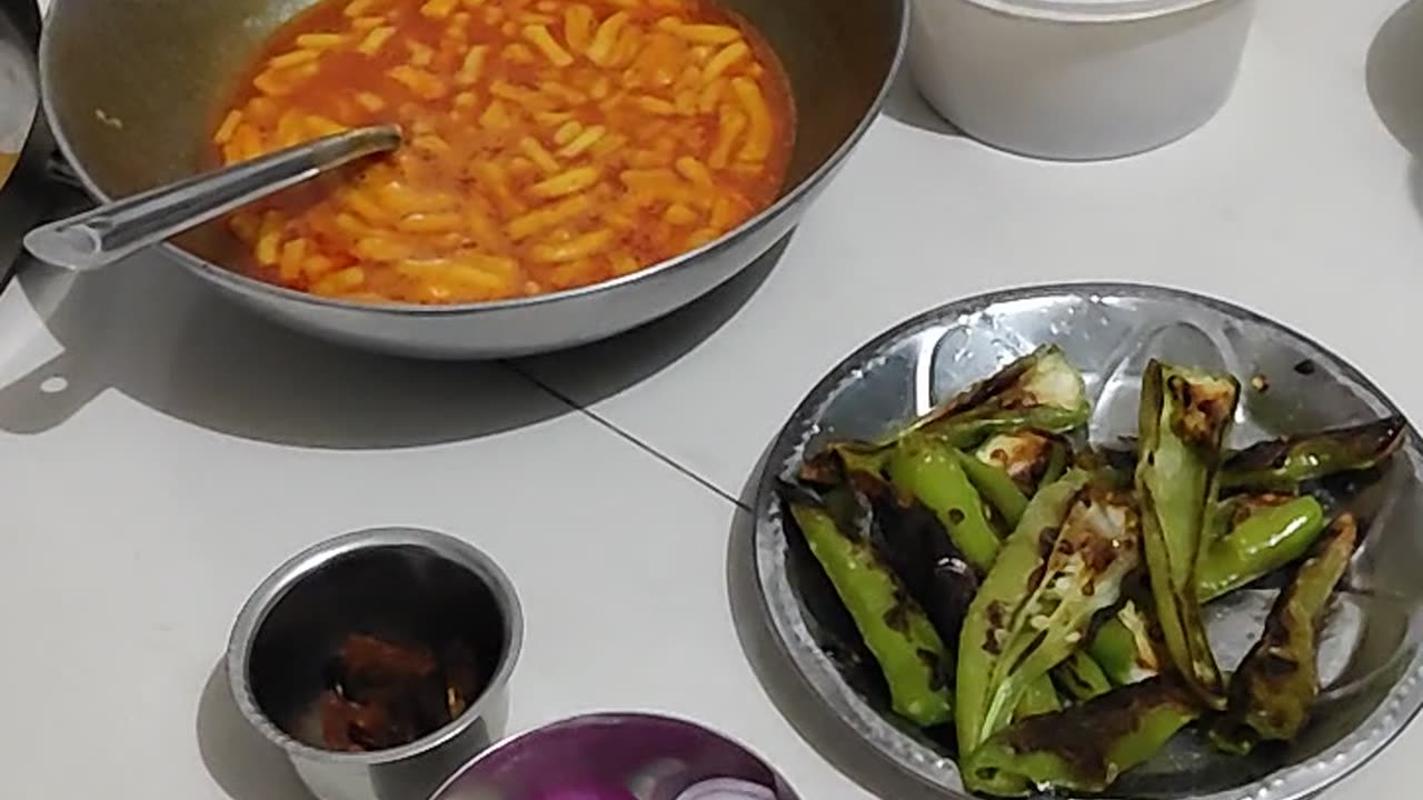 Nutmeg vegetable 🍆 🥝 bread onion 🧅 chili khichdi let's eat