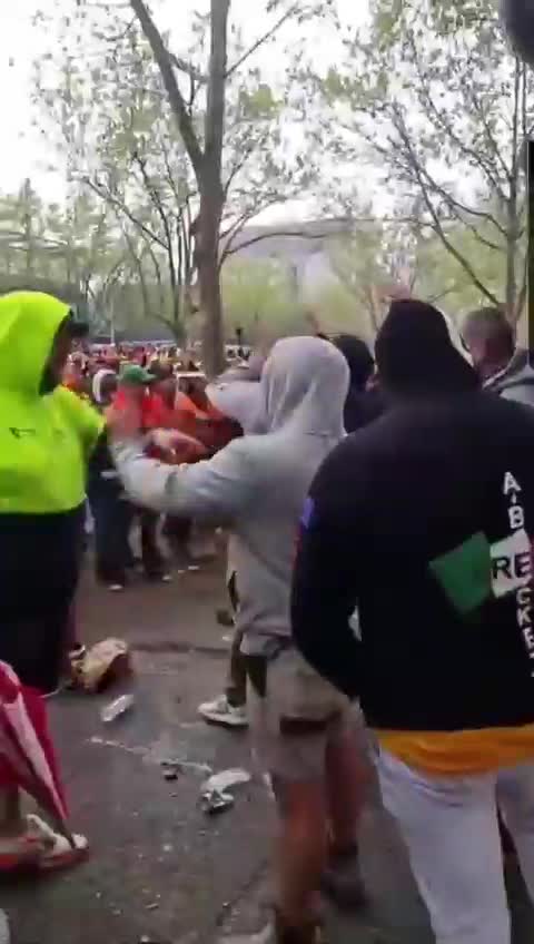 Australia: Construction and tradesman protest vaccine mandate outside union