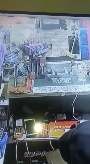 Robbers get a pap tyre