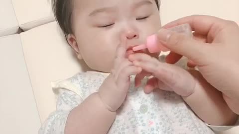 baby who doesn't want to take medicine
