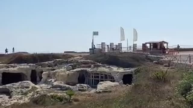 Puglia , Torre dell' Orso - divieto di entrata senza nazipass