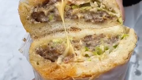 The OG CHOPPED CHEESE @ Hajji’s Deli in Harlem #NYC!