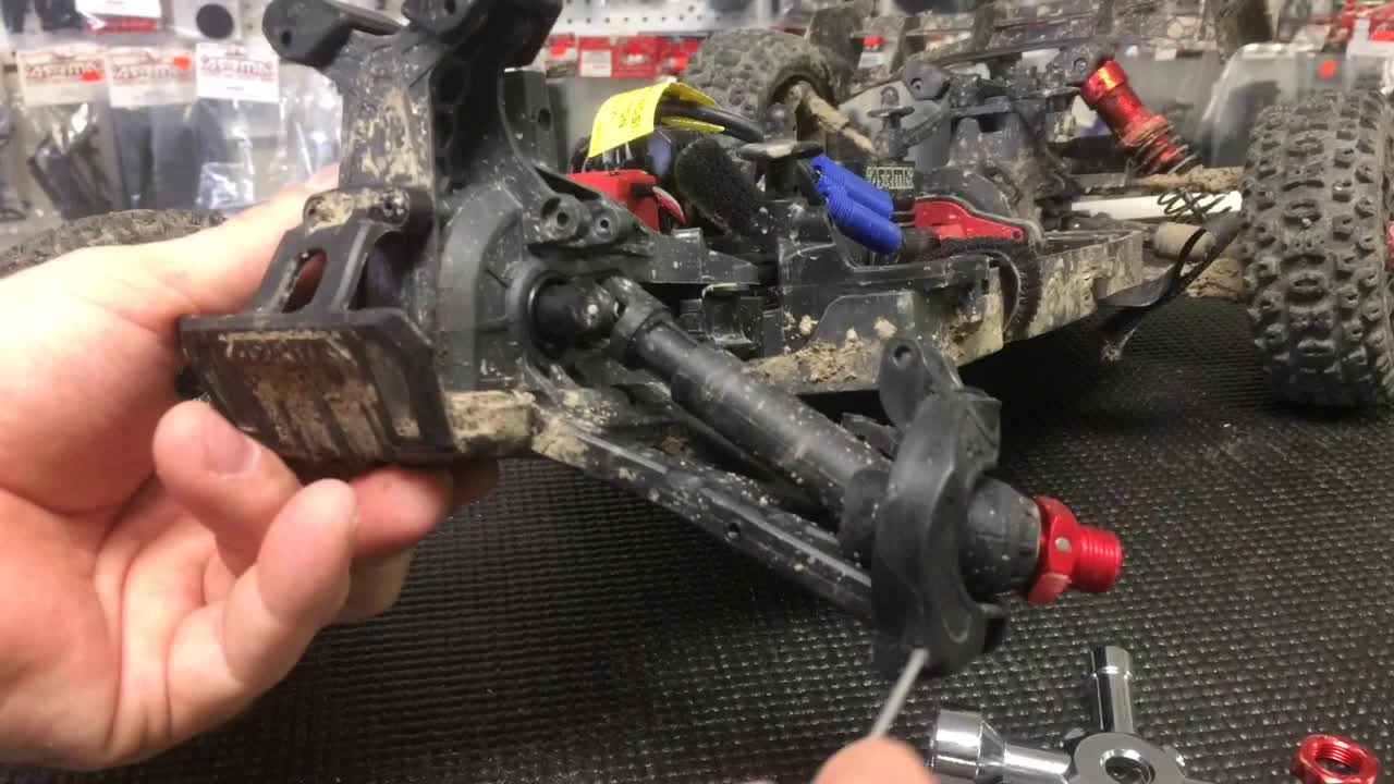 Arrma Typhon 3s blx(fix front arms)