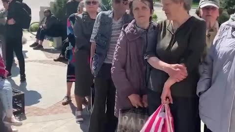 Ruští lékaři poskytují pomoc obyvatelům Mariupolu