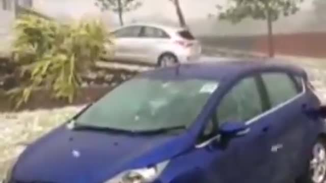 Stone ice knocking in the car