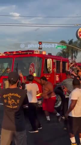 LA Teens HARRASS Firetruck Trying To Respond To Emergency