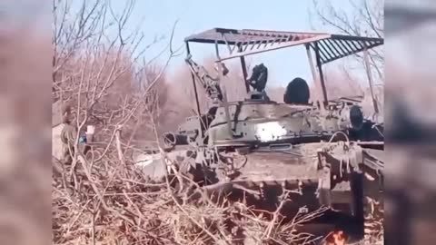 Ukrainian soldiers destroying the Russian tank