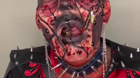 Talented Makeup Artist Handles Spiders for Costume