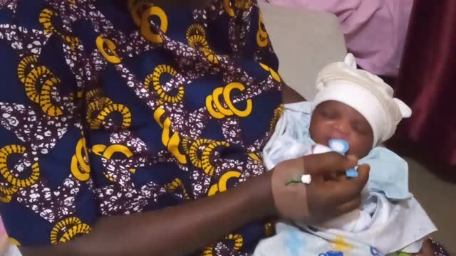 Funny: new born pushing his mother hand away why feeding him 6hrs after delivery in hospital