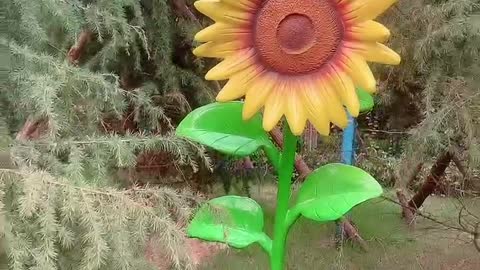 This sunflower looks so realistic