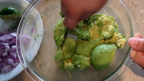 Worlds Easiest Guacamole Recipe