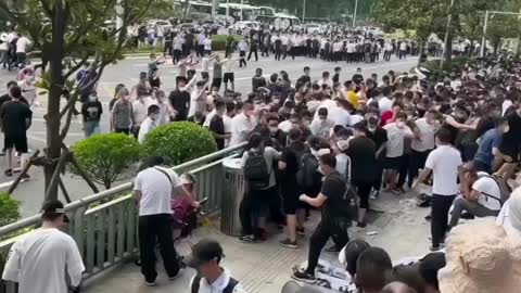 Riots break out in China after a bank in Zhengzhou City froze accounts and prohibited withdrawals