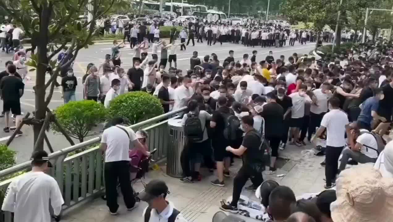 Riots break out in China after a bank in Zhengzhou City froze accounts and prohibited withdrawals