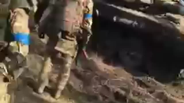 Ukranian Soliders Captures Russian Tank #ukrainewar #shorts 332