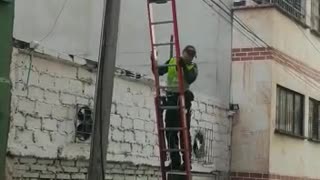 Video: Hombre recibió una descarga eléctrica en el centro de Bucaramanga