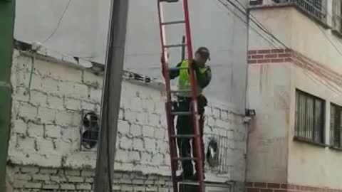 Video: Hombre recibió una descarga eléctrica en el centro de Bucaramanga