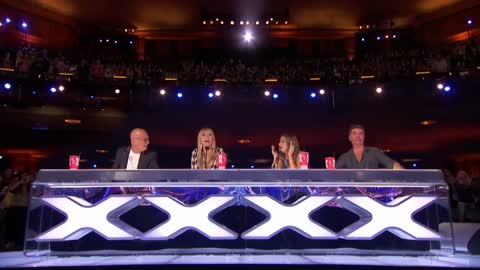 Contortionist Dflex SHOCKS The Judges With His Best Contortion - America's Got Talent 2021.mp4