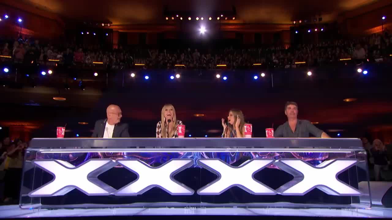 Contortionist Dflex SHOCKS The Judges With His Best Contortion - America's Got Talent 2021.mp4