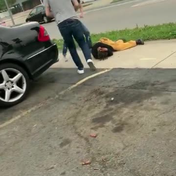 Dude Keys someone's car and FAFO