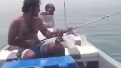 The man want to fishing 🎣 😁😁 #funny #comedy #viral #comedy #foryou #for you #fashion #model #fyp #comedy #show #game #pet