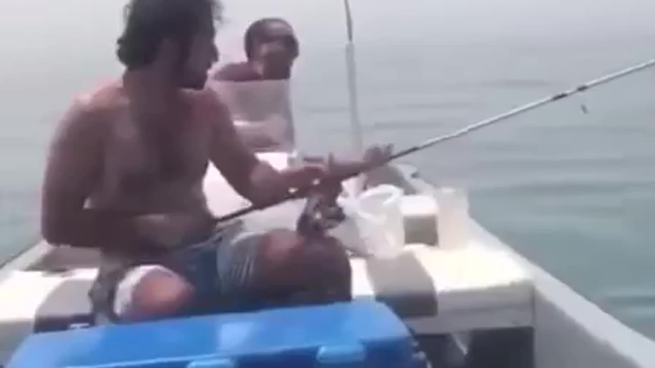 The man want to fishing 🎣 😁😁 #funny #comedy #viral #comedy #foryou #for you #fashion #model #fyp #comedy #show #game #pet