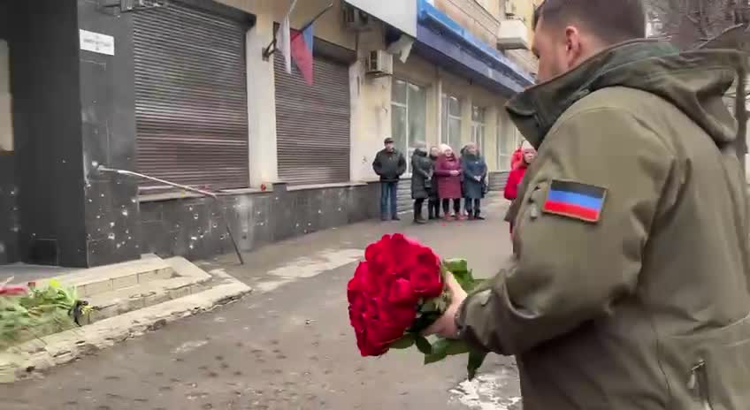 DPR Leader pays tribute to the civilians who died from ballisitic missile (March 2022)
