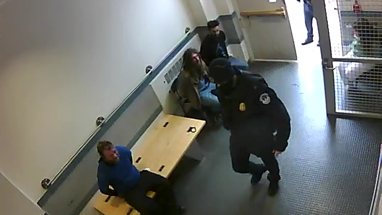 1657HQOB02PrisonerProcessingLobby_2021-01-06_14h00min00s623ms.mp4