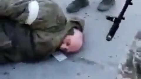 Ukraine soldiers torture Russian soldiers