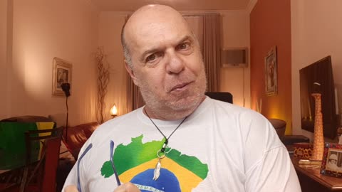 Tinha mais gente em Londres, esperando o Mito, que no comício do carniça, em Floripa