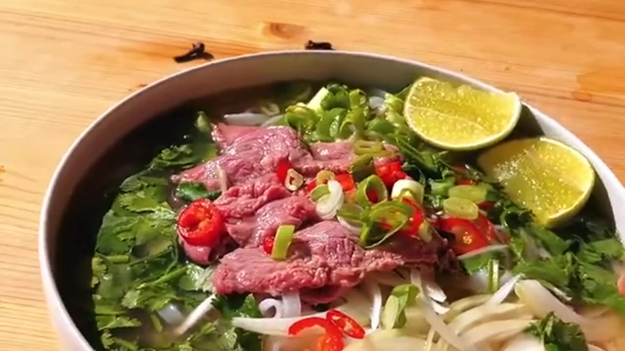 Rating Popular Dishes | Pho From Vietnam _ Easy for Students