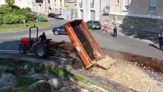 French Farmers Dump Manure Protesting Government Bans On Irrigation