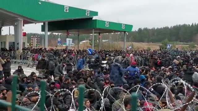 Κρίσιμη η κατάσταση στα σύνορα Πολωνίας - Λευκορωσίας - Χιλιάδες μετανάστες επιχειρούν να εισβάλλουν