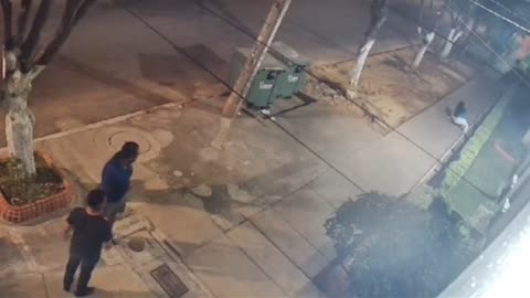 Robo a una mujer en el barrio Campo Hermoso