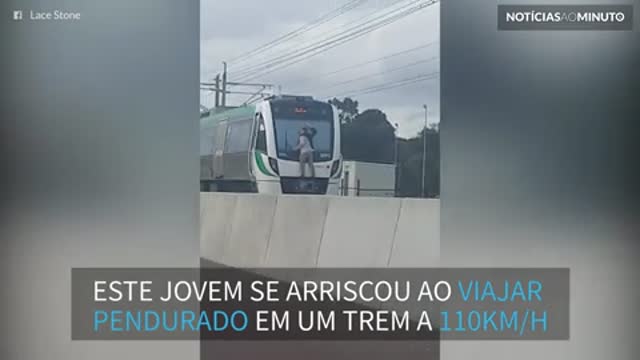 Jovem viaja pendurado em trem a 110km/h na Austrália