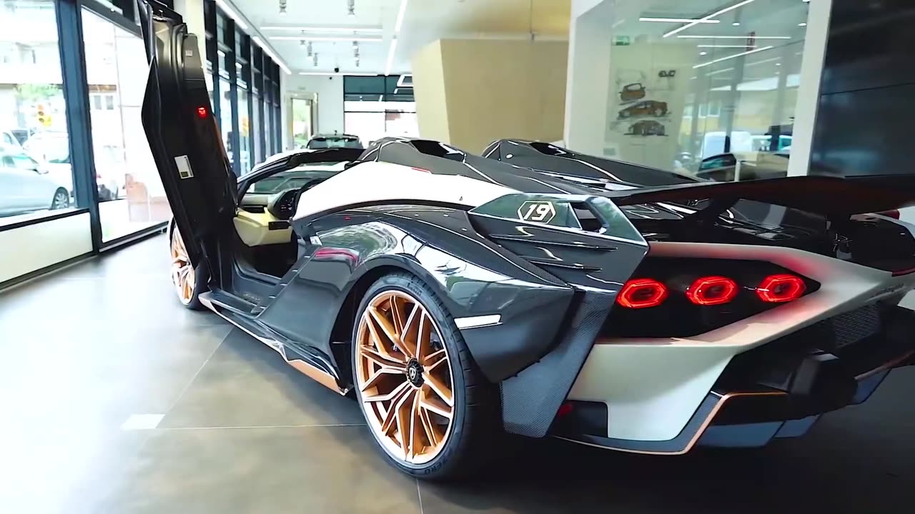 #Lamborghini Aite, you have capable people around you to help you win! #supercar