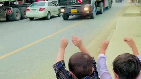 Baby Enjoy Pakistani Truck's....