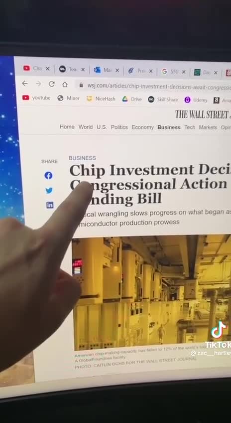 Nancy Pelosi has a better stock trading record than Warren Buffet