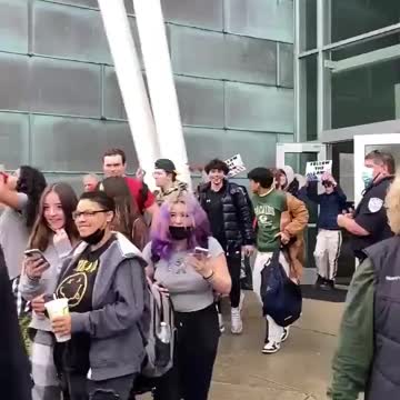 Students in Illinois defy mask mandates as everyone chants "USA!"