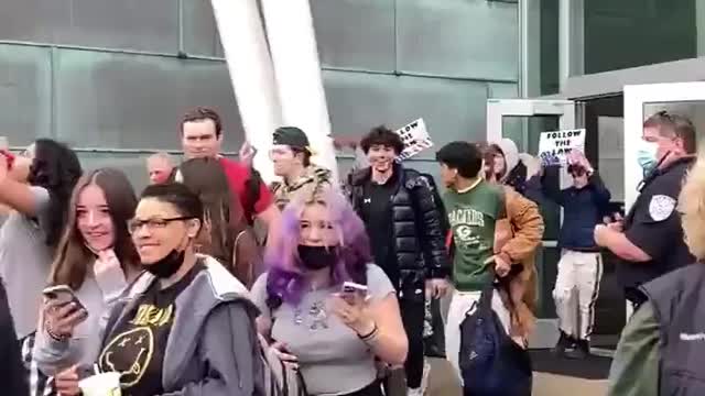 Students in Illinois defy mask mandates as everyone chants "USA!"