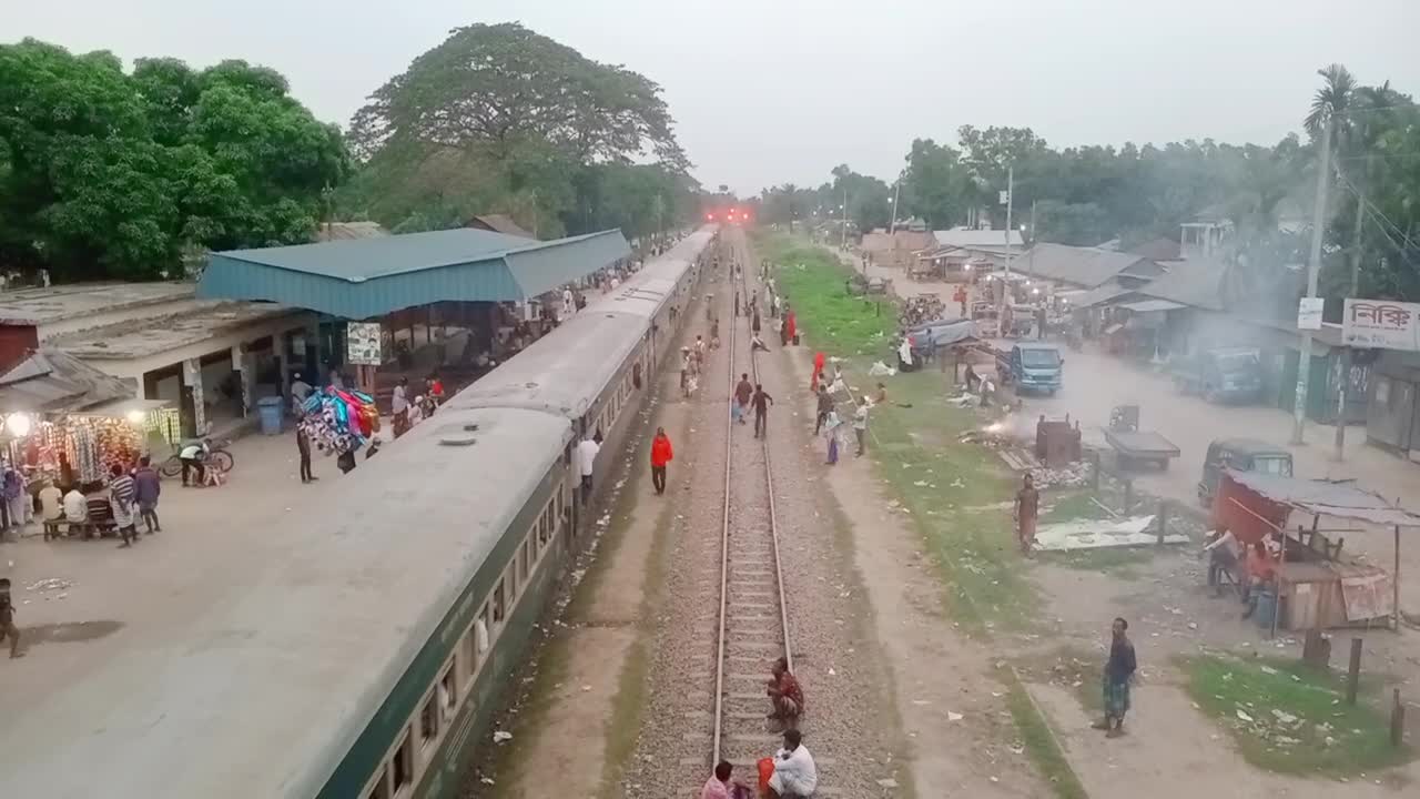 বাংলাদেশ রেলপথ দেখুন।