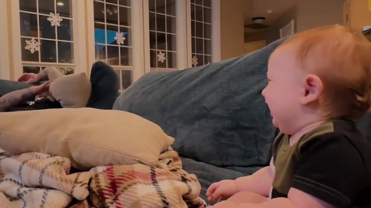 Cute baby laughing when this dad gets attacked by his mom 😄😆