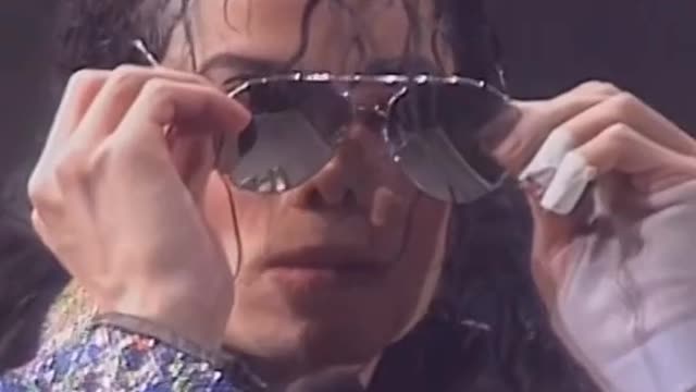 micheal jackson loves much people in the stage