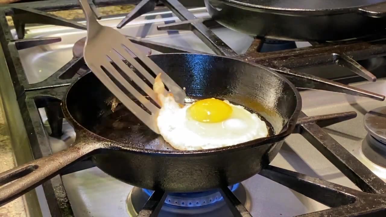 The Easiest Way To Clean Rust From Cast Iron Skillet & Season The Pan