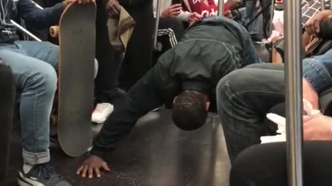 Guy doing 100 push ups on train for crowd