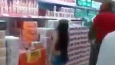 The girl did not expect such a thing))Такого девушка не ожugaла))